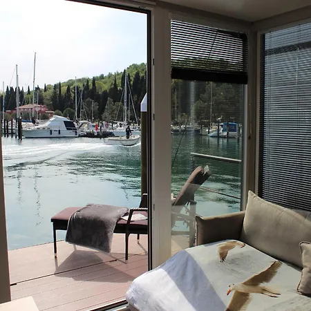 The Seaborn - Two Bedroom Floating House