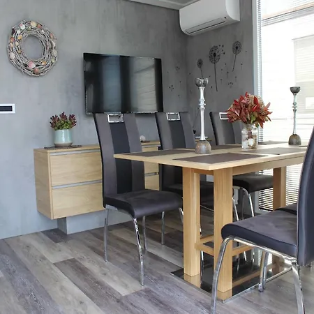 The Seaborn - Two Bedroom Floating House