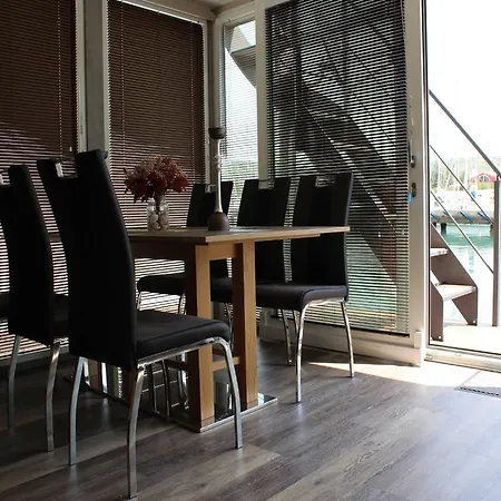 The Seaborn - Two Bedroom Floating House Apartman