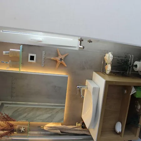 The Seaborn - Two Bedroom Floating House *