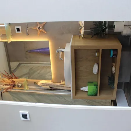 The Seaborn - Two Bedroom Floating House 포르토로즈