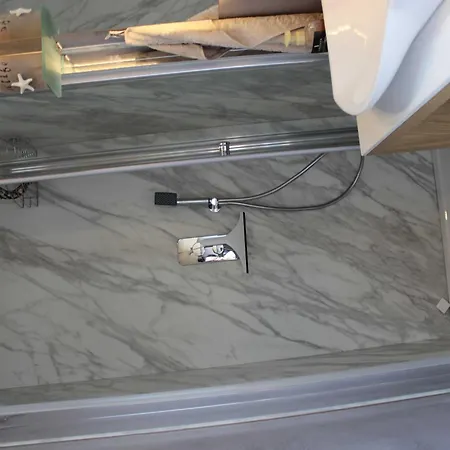 The Seaborn - Two Bedroom Floating House