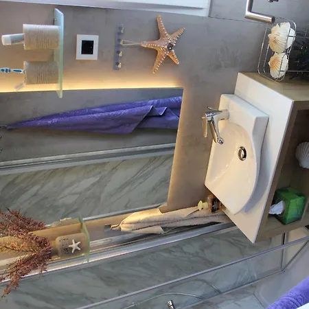 The Seaborn - Two Bedroom Floating House