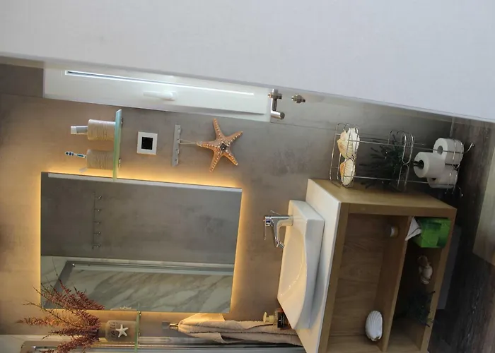 The Seaborn - Two Bedroom Floating House *