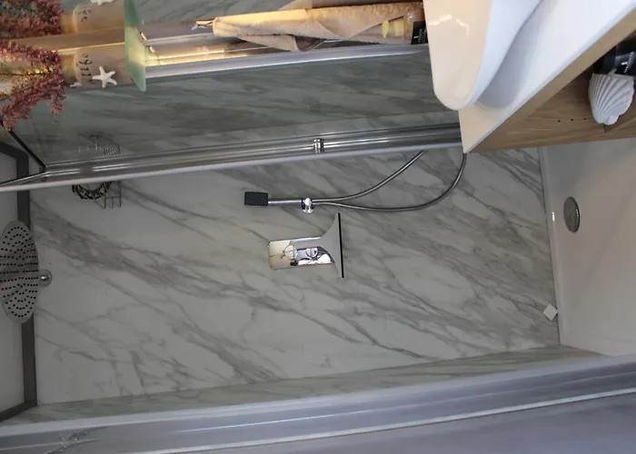 The Seaborn - Two Bedroom Floating House